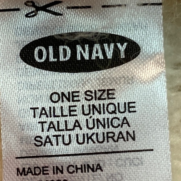 Old Navy Winter Polyester Scarf Wrap NWT - Picture 2 of 4